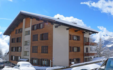 Verbier 730: Wolke, Himmel, Gebäude, Schnee, Fenster, Auto, Fahrzeug, Haus, Steigung