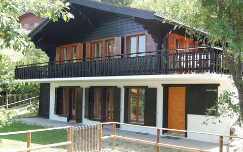 Sven Heul: Pflanze, Fenster, Gebäude, Holz, Baum, Haus, Hütte, Dach, Grundeigentum, Freizeit