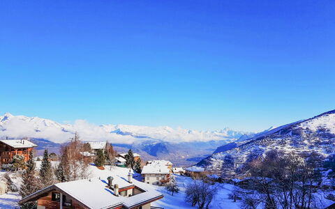 Arnica 16: Himmel, Schnee, Berg, Gebäude, Wolke, Haus, Steigung, Baum, Fenster, Natürliche Landschaft