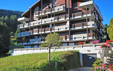 Bisse-Vieux A-4: Pflanze, Gebäude, Himmel, Eigentum, Fenster, Baum, Die Architektur, Urban Design, Vegetation, Wohngebiet