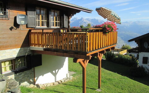 L'Alouette: Deck, Eigentum, Haus, Balkon, Zuhause, Grundeigentum, Geländer, Gebäude, Veranda, Baluster