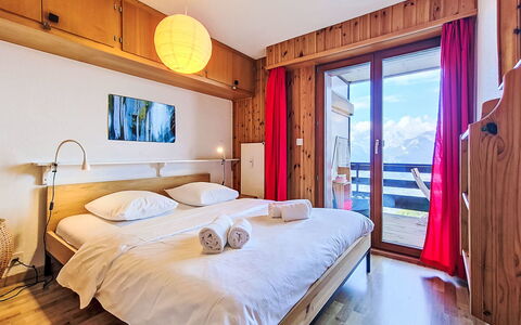 Foret E3: Holz, Resort, Hotel, Holzbeize, Planke, Hartholz, Holz, Balkon
