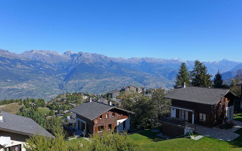 Hildegarde: Bergforms, Berg, Gebirge, Bergdorf, Bergstation, Alpen, Eigentum, Himmel, Natürliche Landschaft, Haus