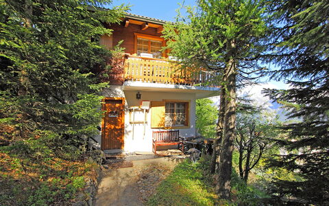 Dejo a Dzeu: Pflanze, Himmel, Gebäude, Fenster, Natürliche Landschaft, Baum, Grundeigentum, Landschaft, Hütte
