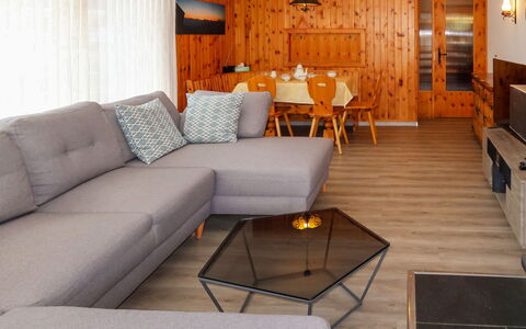 Nendaz 600: Tabelle, Möbel, Eigentum, Couch, Interior Design, Beleuchtung, Holz, Die Architektur, Studio Couch, Fussboden