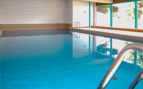 Nendaz 650: Wasser, Eigentum, Schwimmbad, Gebäude, Gartenmöbel, Flooring, Freizeit, Fussboden, Aqua, Erholung