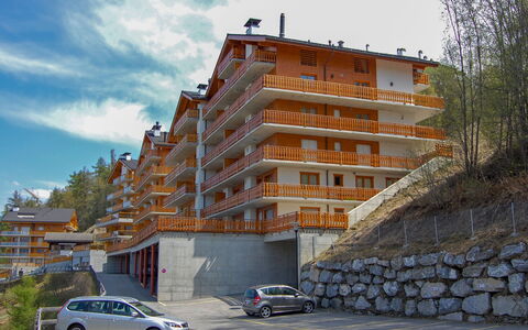 Nendaz 660: Rad, Himmel, Auto, Gebäude, Wolke, Eigentum, Fahrzeug, Pflanze, Fenster