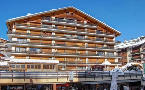Nendaz 800: Wohnung, Eigentumswohnung, Geschäftshaus, Hotel, Schatten, Ferienort, Resort, Markise, Balkon