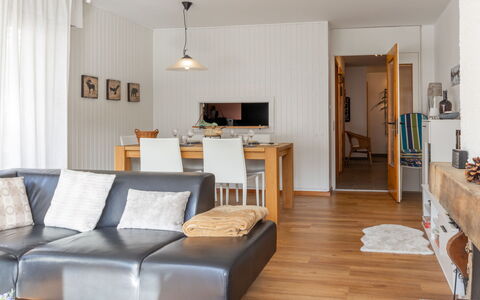 Nendaz 800: Möbel, Interior Design, Flooring, Fussboden, Wand, Couch, Zimmer, Holz, Decke, Wohnzimmer