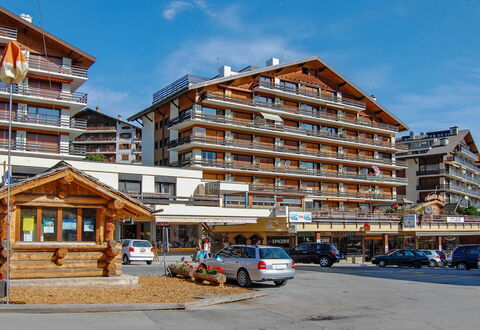 Nendaz 800: Himmel, Auto, Gebäude, Wolke, Eigentum, Rad, Fahrzeug, Fenster, Urban Design, Eigentumswohnung