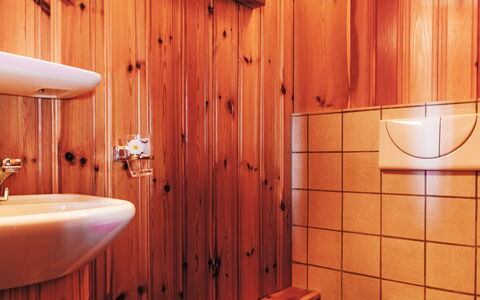 Magicien: Holz, Flooring, Fussboden, Interior Design, Badezimmer, Holzbeize, Armatur, Hartholz, Zimmer, Bad Sink