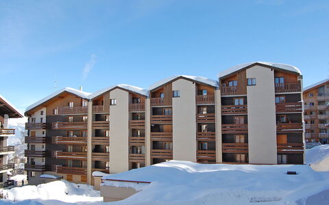 Nendaz 830: Himmel, Gebäude, Daytime, Eigentum, Fenster, Schnee, Urban Design, Haus, Eigentumswohnung, Einfrieren