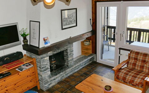 Nendaz 150: Zimmer, Wohnzimmer, Möbel, Eigentum, Haus, Kamin, Zuhause, Gebäude, Feuerstelle, Interior Design