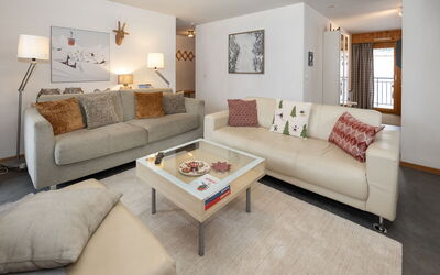 Prachalier i No6 160.1: Möbel, Interior Design, Couch, Flooring, Wand, Fussboden, Wohnzimmer, Zimmer, Holz, Decke