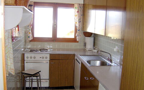 Bel Alp D3: Zimmer, Countertop, Eigentum, Cabinetry, Küche, Möbel, Gebäude, Interior Design, Fussboden, Haus