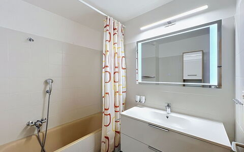Diana E2: Armatur, Interior Design, Flooring, Wand, Badezimmer, Fussboden, Zapfhahn, Installation, Bad Sink, Decke