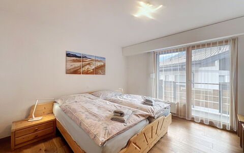 Diana E2: Holz, Schlafzimmer, Interior Design, Bett, Fussboden, Bettdecke, Bedding, Decke, Zimmer, Wohnung