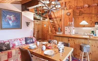 Chaedoz 65 880.1: Eigentum, Himmel, Tabelle, Holz, Schatten, Fussboden, Gartenmöbel, Stuhl, Flooring, Holzbeize