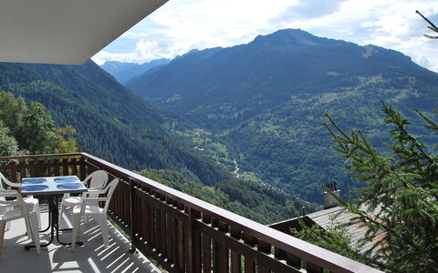 Les Bouillets: Bergforms, Berg, Bergstation, Gebirge, Himmel, Hochland, Baum, Alpen, Grat, Leitplanke