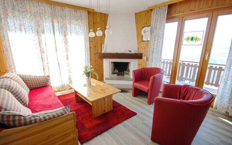Les Bouillets: Zimmer, Eigentum, Möbel, Wohnzimmer, Interior Design, Vorhang, Gebäude, Haus, Fussboden, Grundeigentum