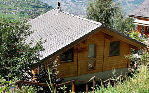 Au Bisse: Haus, Dach, Hütte, Ländliches Gebiet, Zuhause, Gebäude, Baum, Holz, Abstellgleis, Blockhaus