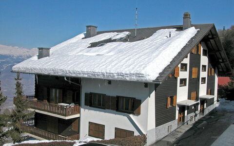 Bellevue l: Rad, Himmel, Gebäude, Eigentum, Fenster, Schnee, Auto, Haus, Fahrzeug