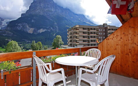 Grindelwald 100: Eigentum, Möbel, Zimmer, Grundeigentum, Tabelle, Gebäude, Berg, Haus, Balkon, Gebirge