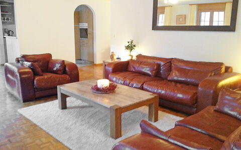 Chalet Perle: Braun, Spiegel, Couch, Möbel, Tabelle, Bilderrahmen, Komfort, Holz, Studio Couch, Wohnzimmer