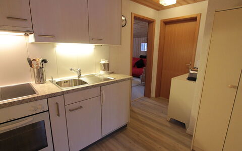 Chalet Doris: Sinken, Spüle, Zapfhahn, Cabinetry, Countertop, Holz, Armatur, Gebäude, Interior Design, Beleuchtung