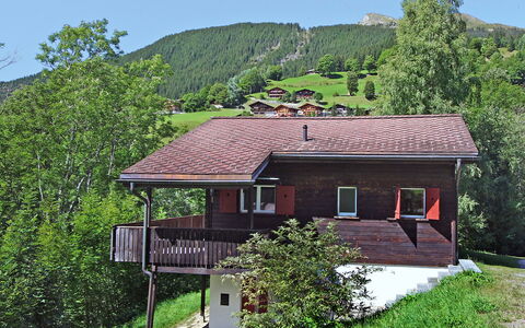 Egg-Isch: Himmel, Pflanze, Gebäude, Fenster, Baum, Natürliche Landschaft, Haus, Berg, Grundstueck, Hütte