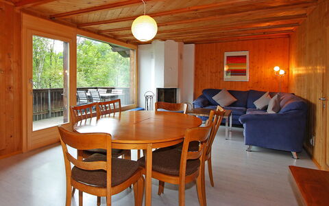Egg-Isch: Tabelle, Möbel, Stuhl, Fenster, Couch, Holz, Interior Design, Fussboden, Flooring, Baum