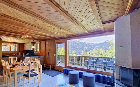 Egg-Isch: Holz, Decke, Interior Design, Zimmer, Hartholz, Stuhl, Holzbeize, Holzboden, Küche & Esszimmer Tisch, Lack