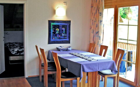 Steinbilla: Tabelle, Möbel, Eigentum, Stuhl, Holz, Küche & Esszimmer Tisch, Interior Design, Fussboden, Flooring, Tischdecke