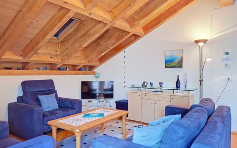 Steinbilla: Interior Design, Fussboden, Flooring, Decke, Möbel, Zimmer, Wohnung, Wohnzimmer, Hartholz, Stuhl