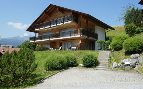 Steinbilla: Pflanze, Himmel, Gebäude, Fenster, Haus, Grundstueck, Baum, Wohngebiet, Urban Design, Grundeigentum