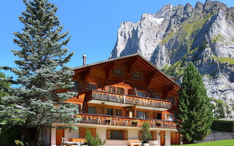 Chalet Chiebrendli: Haus, Eigentum, Zuhause, Gebäude, Natürliche Landschaft, Die Architektur, Berg, Grundeigentum, Estate, Baum