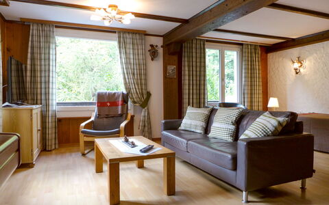 Stocki: Möbel, Gebäude, Couch, Komfort, Holz, Interior Design, Schatten, Tabelle, Flooring, Fussboden