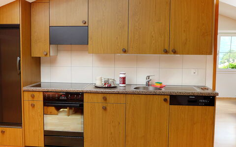 Oltschiblick: Cabinetry, Countertop, Möbel, Küche, Zimmer, Eigentum, Schrank, Sperrholz, Interior Design, Haus