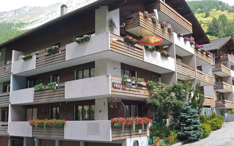 Täsch 130: Pflanze, Himmel, Gebäude, Eigentum, Fenster, Wolke, Die Architektur, Urban Design, Haus, Baum