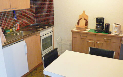 Täsch 130: Zimmer, Eigentum, Küche, Countertop, Möbel, Haus, Gebäude, Fussboden, Cabinetry, Grundeigentum