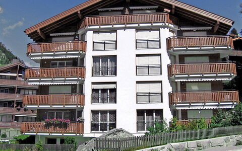 Orta: Gebäude, Eigentum, Himmel, Fenster, Pflanze, Die Architektur, Urban Design, Wohngebiet, Fassade, Haus
