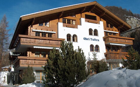 Zermatt 125: Himmel, Gebäude, Schnee, Eigentum, Fenster, Baum, Pflanze, Haus, Steigung
