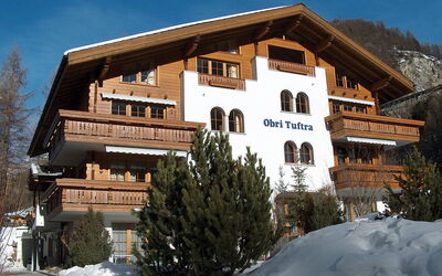 Zermatt 125: Himmel, Gebäude, Schnee, Eigentum, Fenster, Baum, Pflanze, Haus, Steigung