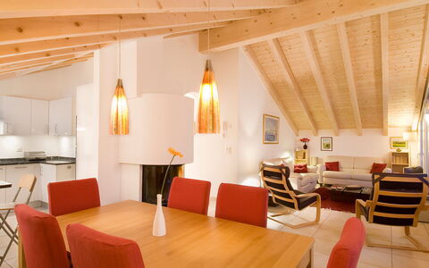 Aquila: Möbel, Tabelle, Eigentum, Stuhl, Gebäude, Couch, Holz, Interior Design, Beleuchtung, Die Architektur