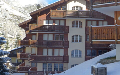 Aquila: Eigentum, Schnee, Gebäude, Haus, Winter, Zuhause, Grundeigentum, Die Architektur, Wohnung, Eigentumswohnung