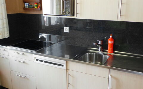 St. Martin: Countertop, Küche, Spüle, Eigentum, Zimmer, Cabinetry, Sinken, Granit, Möbel, Materialeigenschaft