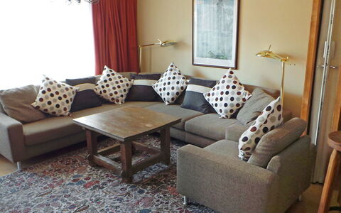 St. Martin: Wohnzimmer, Möbel, Zimmer, Eigentum, Kaffetisch, Couch, Interior Design, Tabelle, Haus, Fussboden