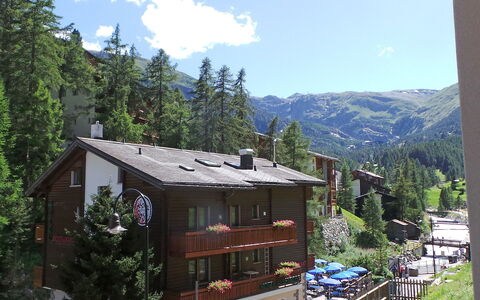 Sonnheim: Bergforms, Berg, Eigentum, Bergdorf, Bergstation, Gebirge, Haus, Baum, Gebäude, Himmel