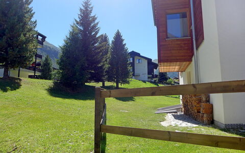 Luchre: Baum, Eigentum, Gras, Haus, Grundstueck, Garten, Rasen, Zuhause, Himmel, Landschaft