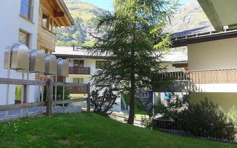 Luchre: Eigentum, Haus, Baum, Gebäude, Die Architektur, Grundeigentum, Zuhause, Wohngebiet, Gras, Zimmer